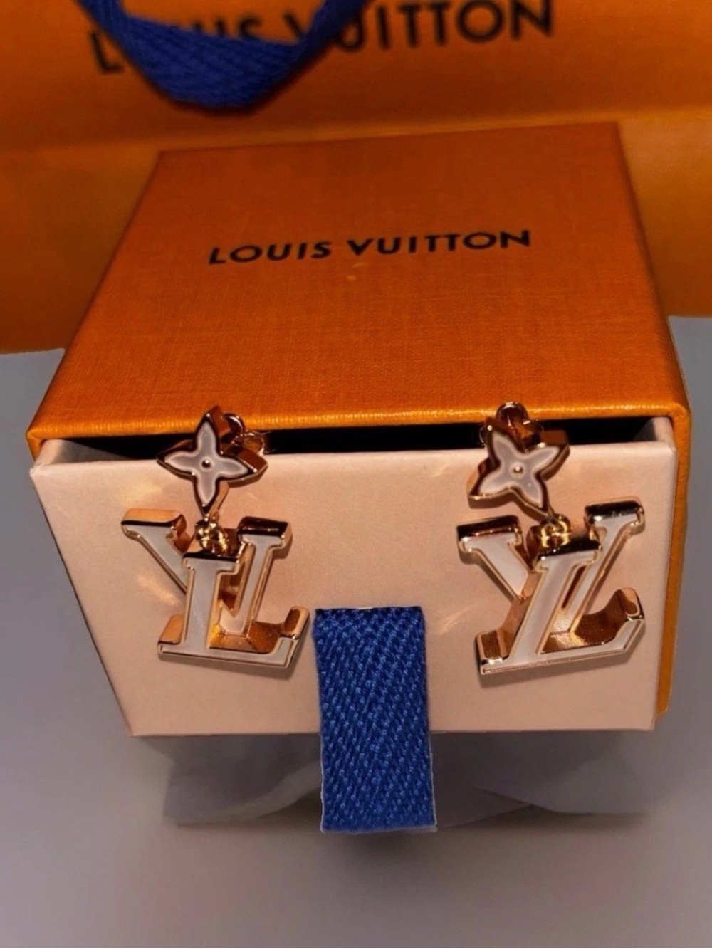 Louis Vuitton M03975 Lady LV Pearlescent Earrings